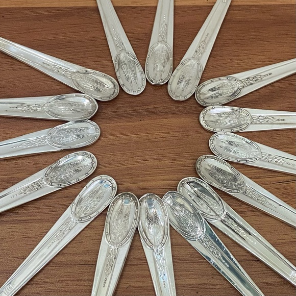 16pcs Vintage WM ROGERS International Silver Silver-plated US. President Spoons - Picture 5 of 16